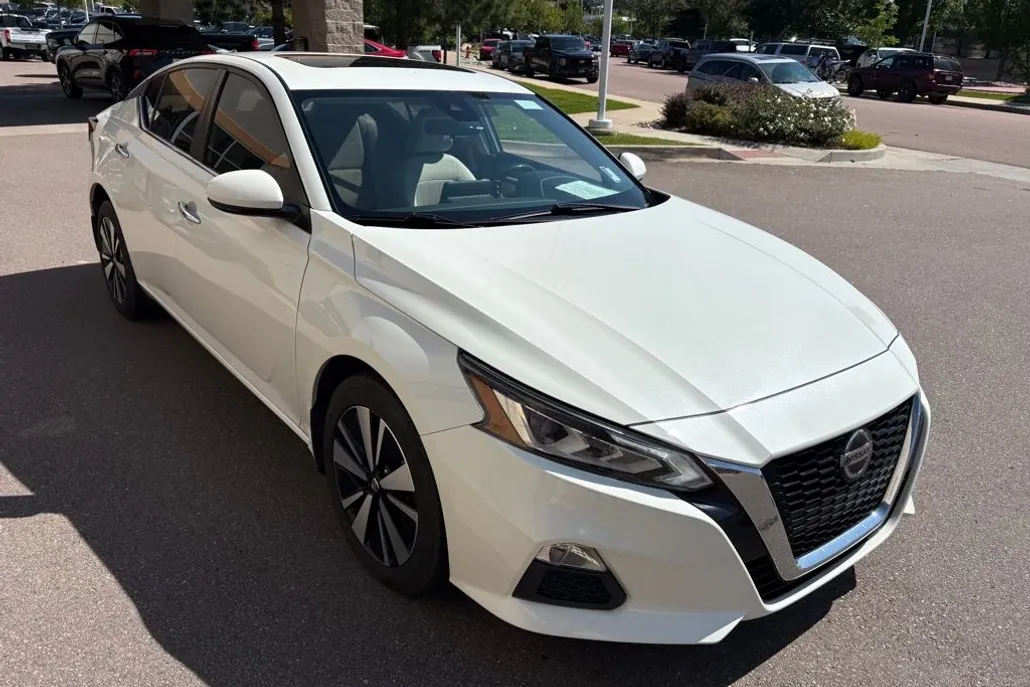 2022 Nissan Altima 2.5 SV photo 1