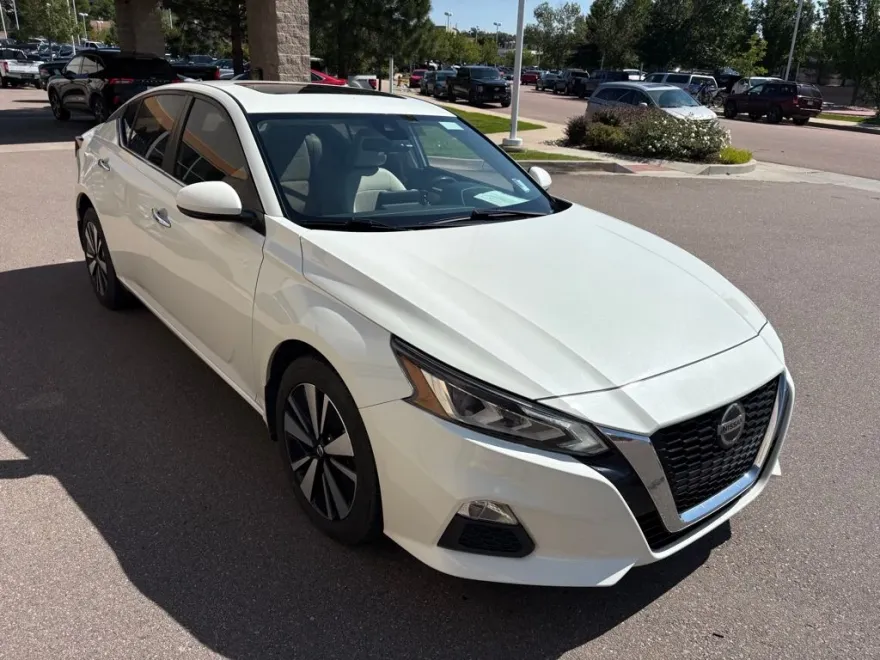 2022 Nissan Altima 2.5 SV photo 1