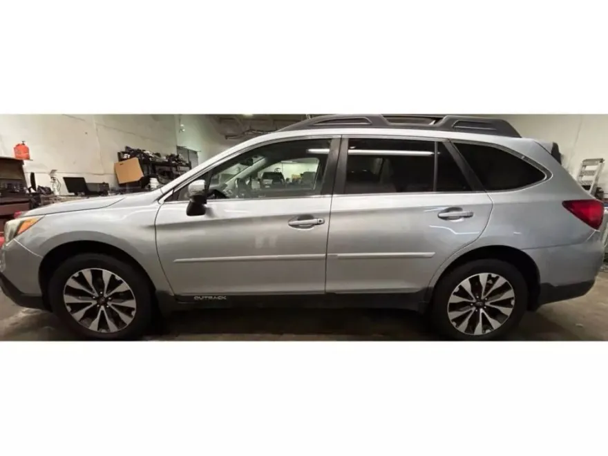 2016 Subaru Outback 2.5i Limited photo 1
