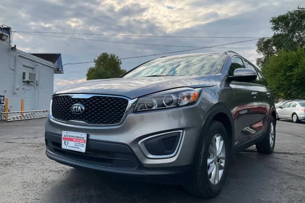 2017 Kia Sorento LX photo 1