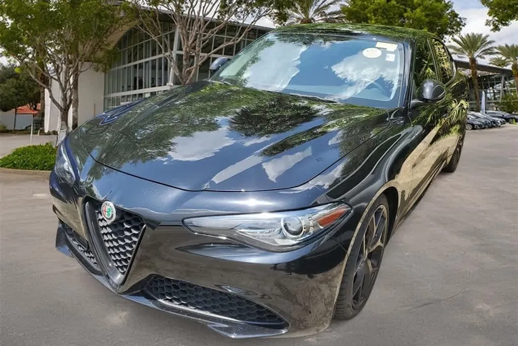 2020 Alfa Romeo Giulia Base photo 1