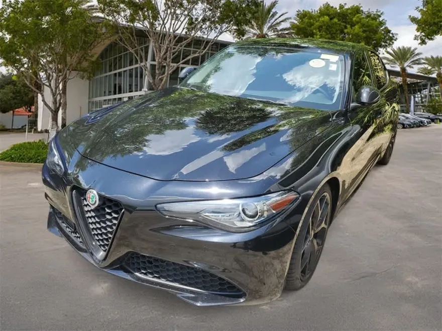2020 Alfa Romeo Giulia Base photo 1
