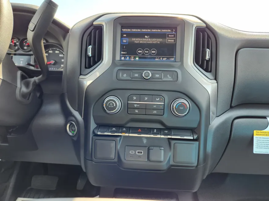 2025 Chevrolet Silverado 1500 photo 1