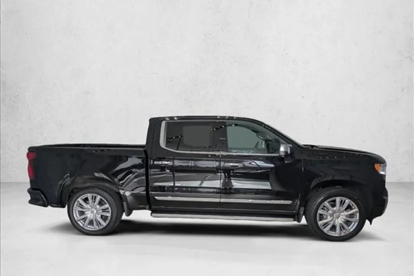 2024 Chevrolet Silverado 1500 High Country photo 1