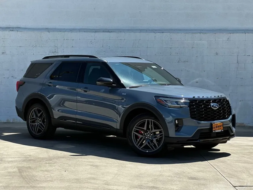 2025 Ford Explorer ST-Line photo 1