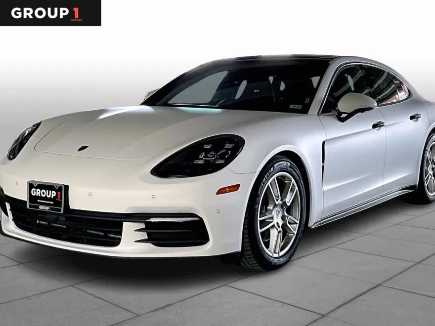 2018 Porsche Panamera Base photo 1