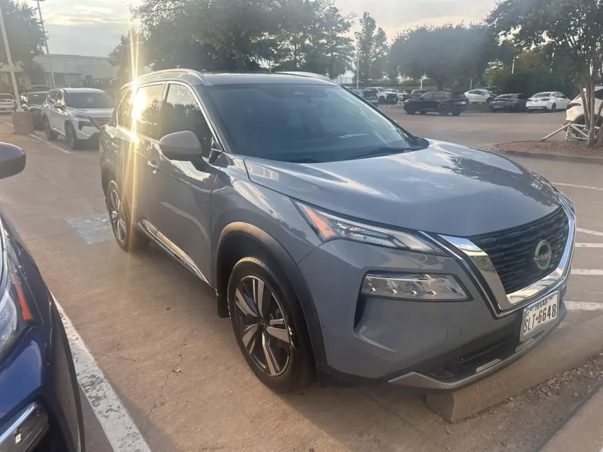 2023 Nissan Rogue SL photo 1