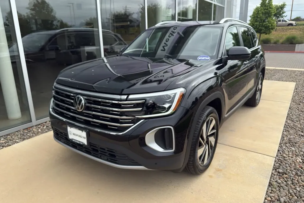 2025 Volkswagen Atlas SEL photo 1
