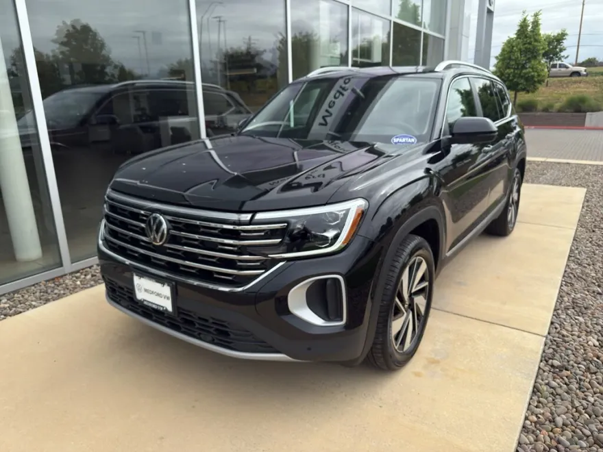 2025 Volkswagen Atlas SEL photo 1