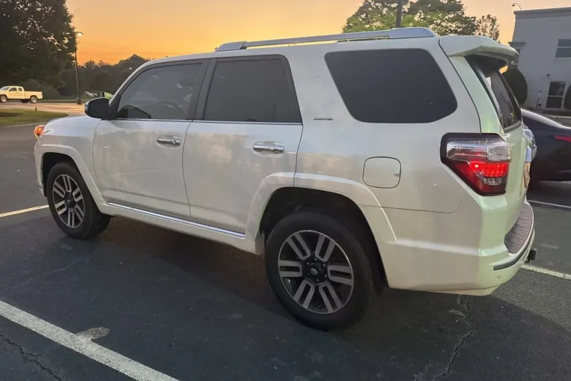 2016 Toyota 4Runner Limited photo 1
