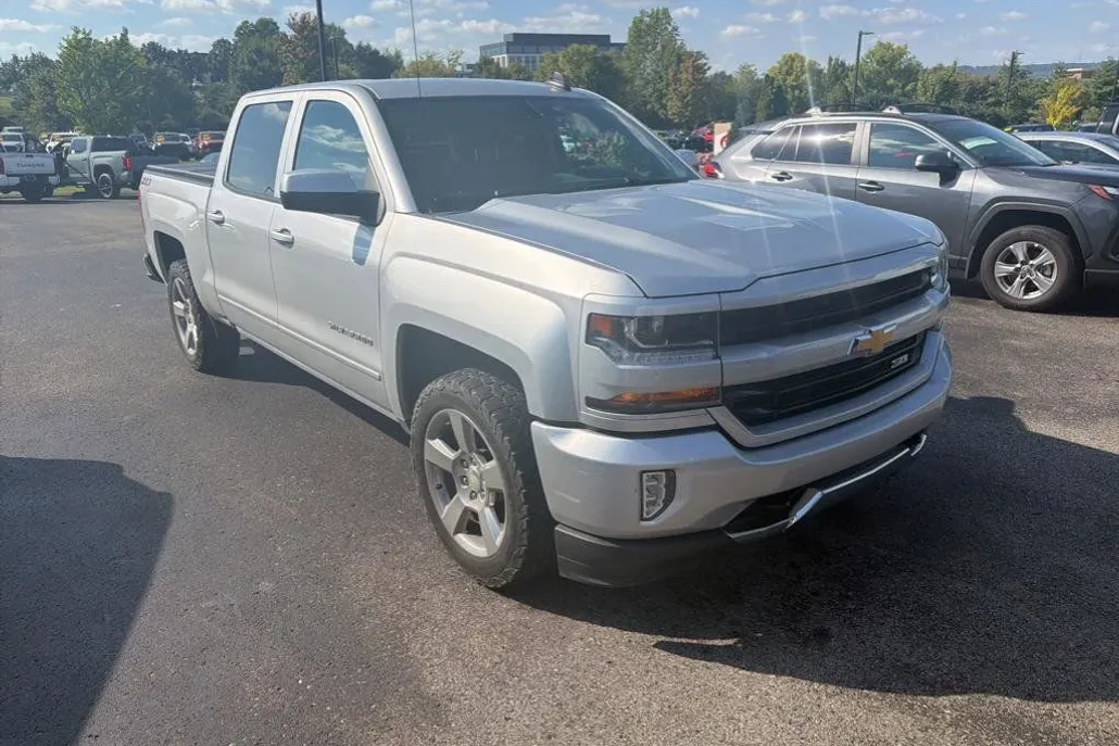 2018 Chevrolet Silverado 1500 LT photo 1