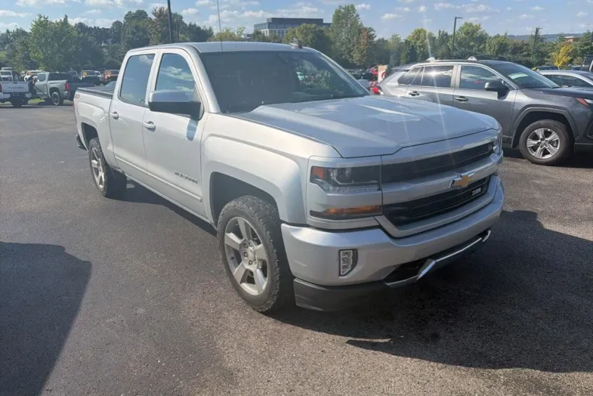 2018 Chevrolet Silverado 1500 LT photo 1