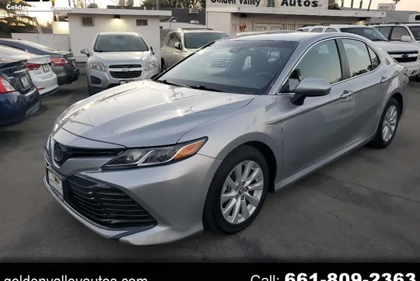 2019 Toyota Camry LE photo 1