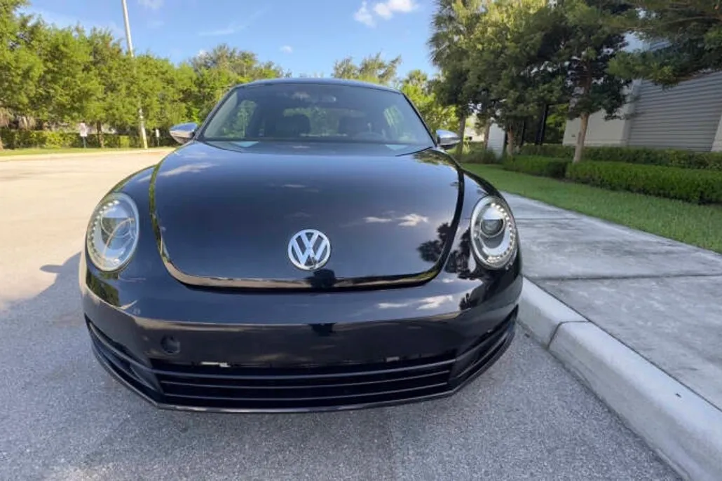 2013 Volkswagen Beetle 2.5L photo 1