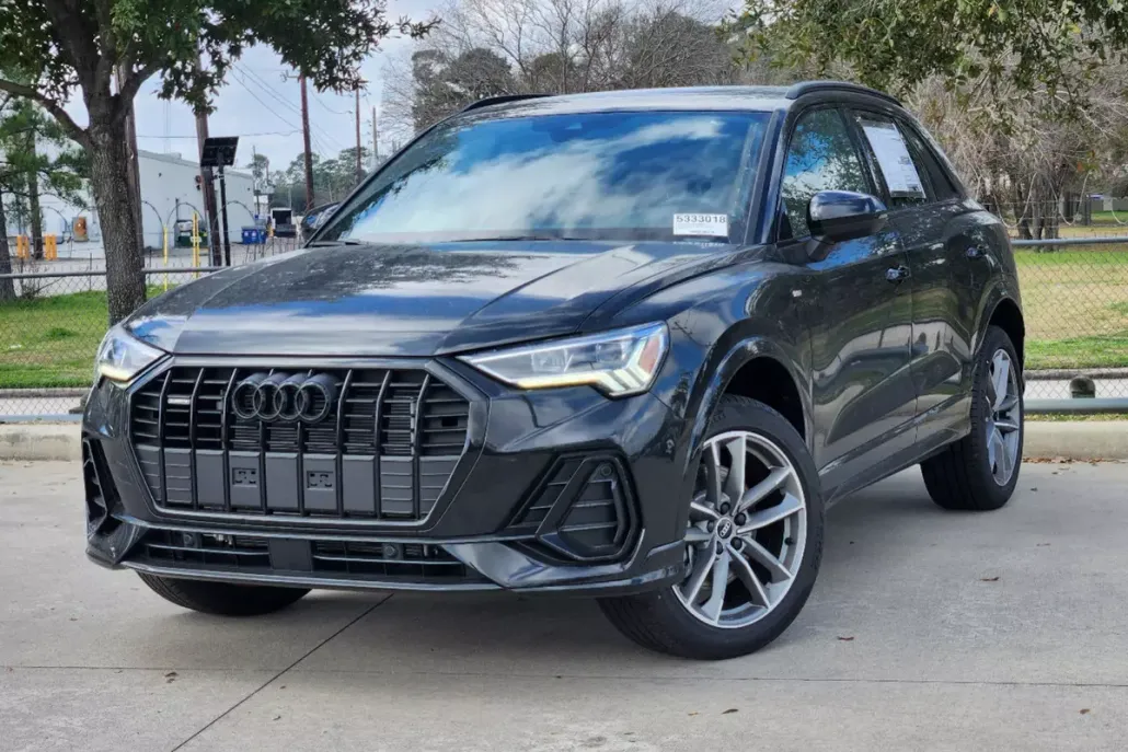 2025 Audi Q3 45 TFSI S line Premium photo 1