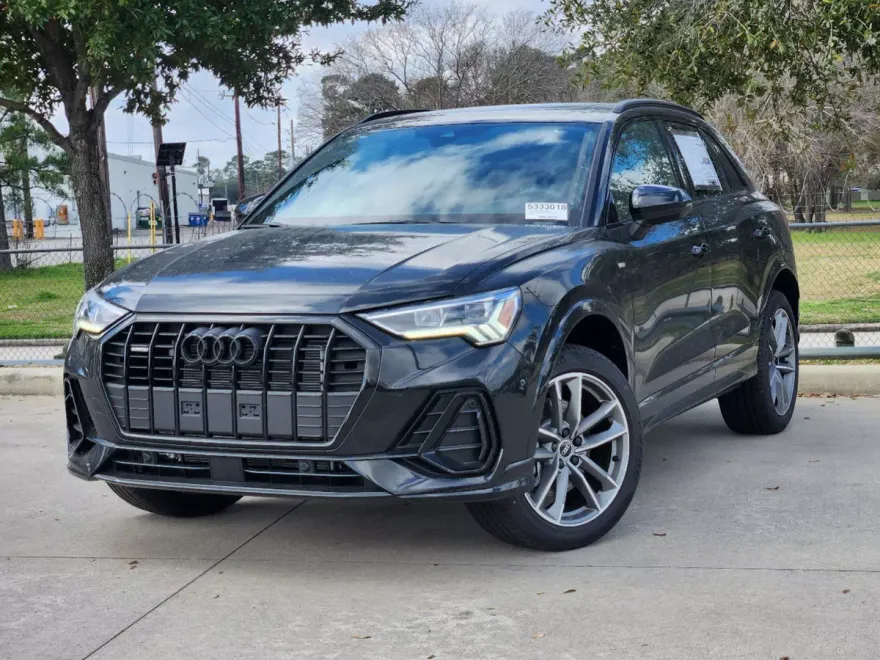 2025 Audi Q3 45 TFSI S line Premium photo 1