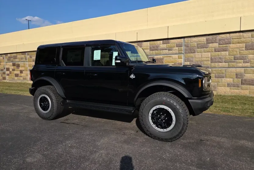 2025 Ford Bronco Outer Banks photo 1