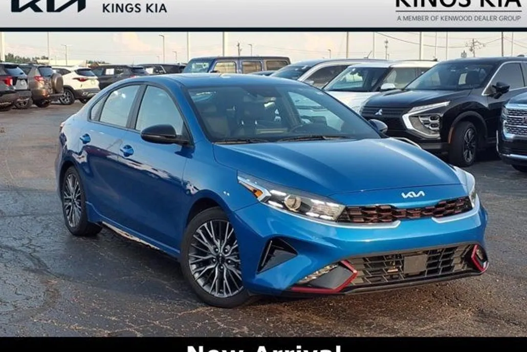 2023 Kia Forte GT-Line photo 1