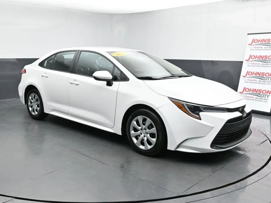 2023 Toyota Corolla LE photo 1