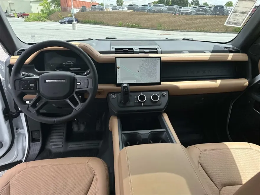 2025 Land Rover Defender 110 S photo 1