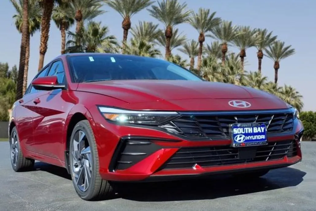 2025 Hyundai Elantra SEL Convenience photo 1