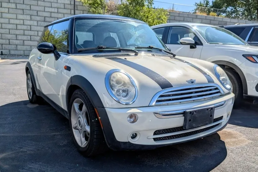 2006 Mini Cooper 2 Door Hardtop photo 1
