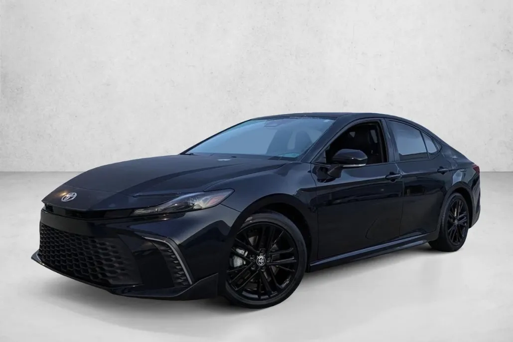 2025 Toyota Camry SE photo 1