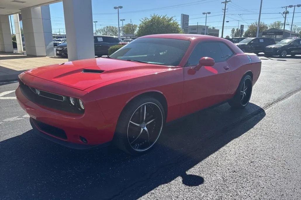2015 Dodge Challenger SXT photo 1