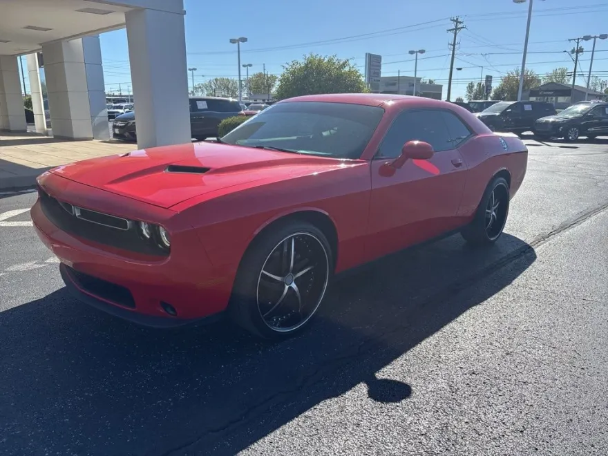 2015 Dodge Challenger SXT photo 1