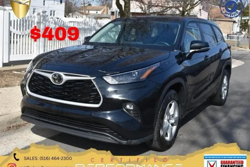 2024 Toyota Highlander LE photo 1