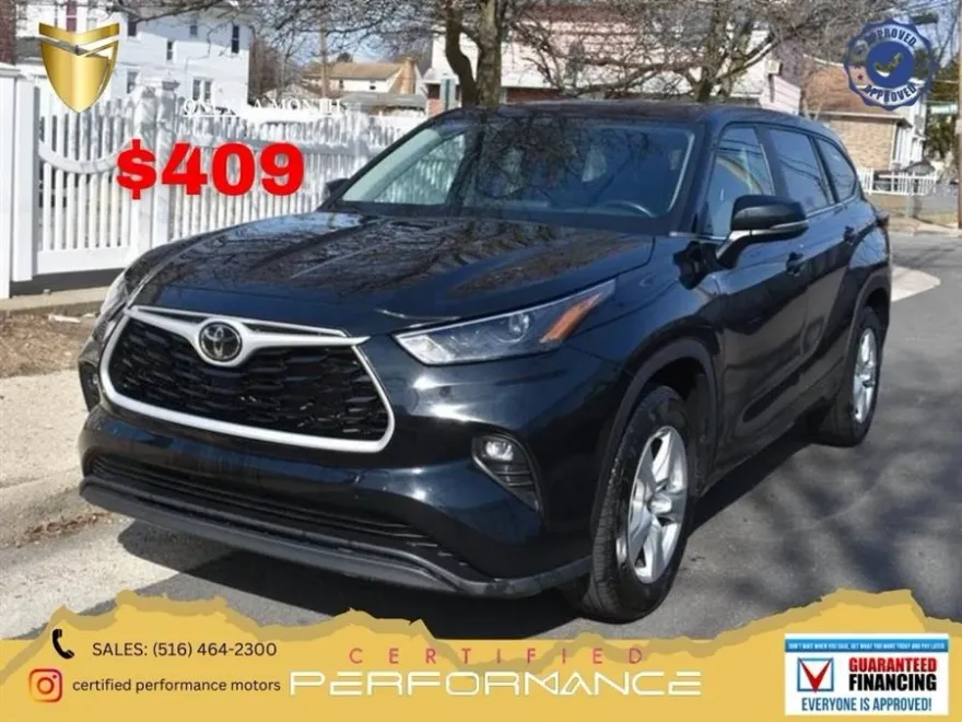 2024 Toyota Highlander LE photo 1