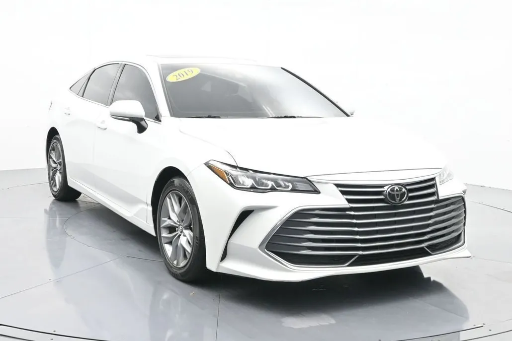 2019 Toyota Avalon XLE photo 1