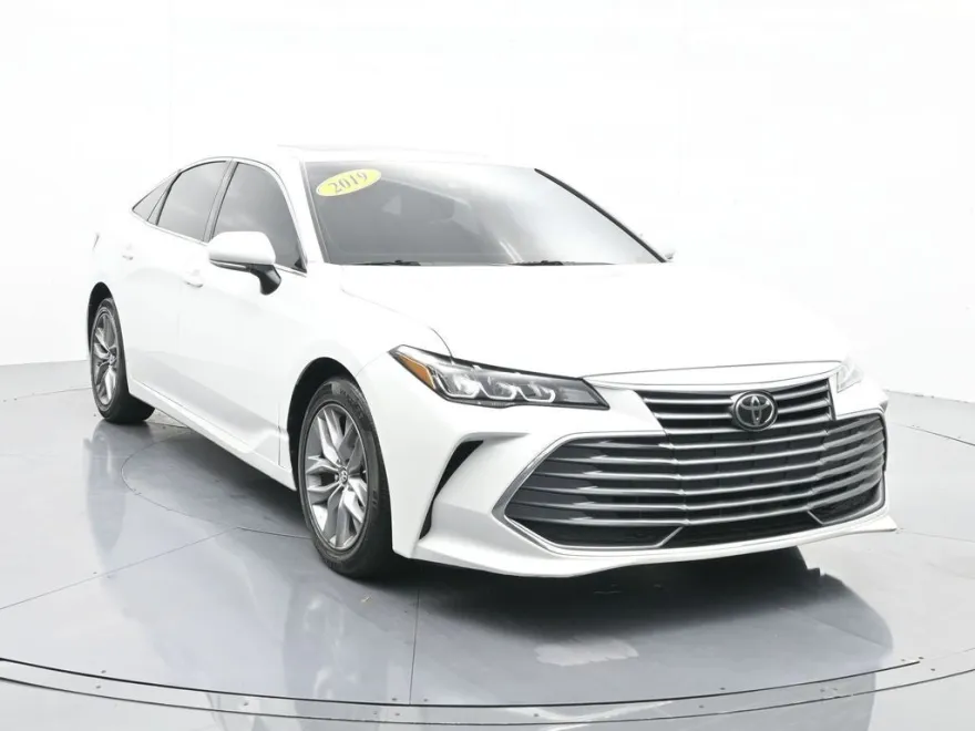 2019 Toyota Avalon XLE photo 1