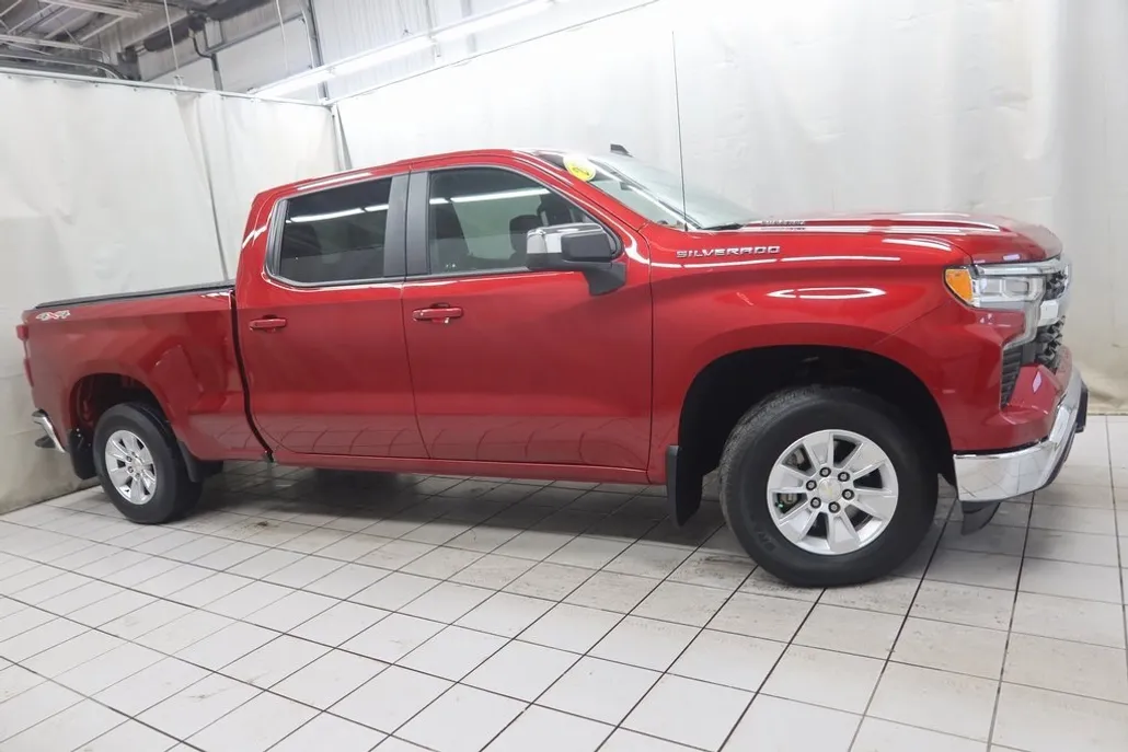 2023 Chevrolet Silverado 1500 LT photo 1