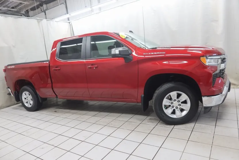 2023 Chevrolet Silverado 1500 LT photo 1