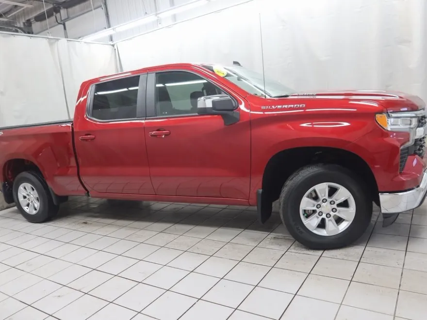2023 Chevrolet Silverado 1500 LT photo 1