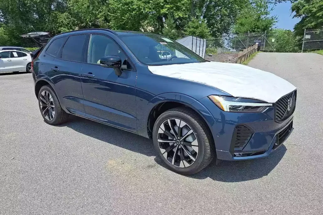 2026 Volvo XC60 B5 Plus photo 1