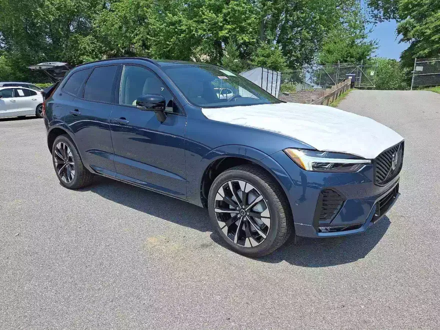 2026 Volvo XC60 B5 Plus photo 1