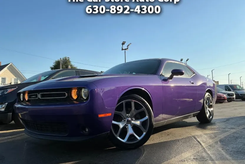 2016 Dodge Challenger SXT photo 1