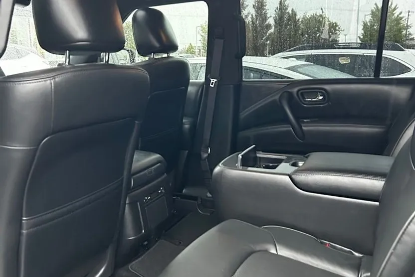 2023 Nissan Armada SL photo 1