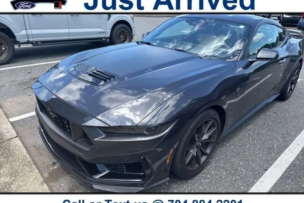 2024 Ford Mustang Dark Horse photo 1