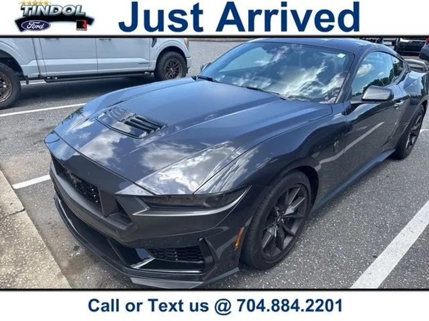 2024 Ford Mustang Dark Horse photo 1
