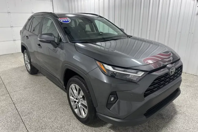 2023 Toyota RAV4 XLE Premium photo 1