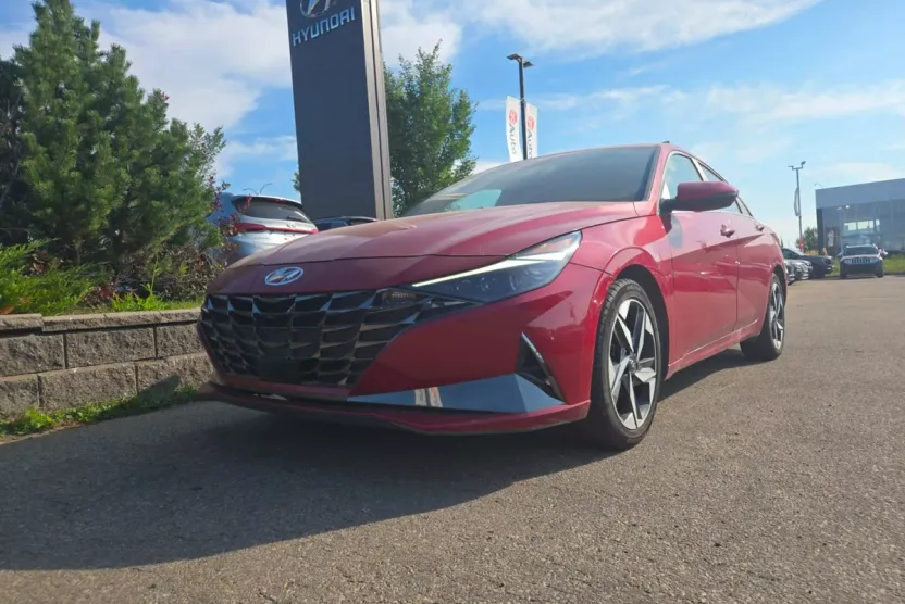 2022 Hyundai Elantra SEL photo 1