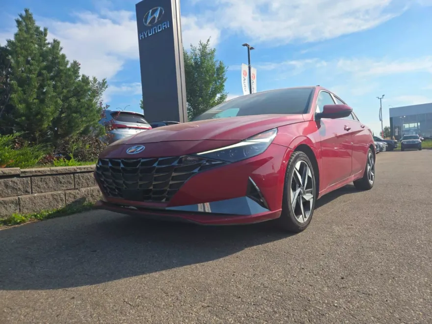 2022 Hyundai Elantra SEL photo 1