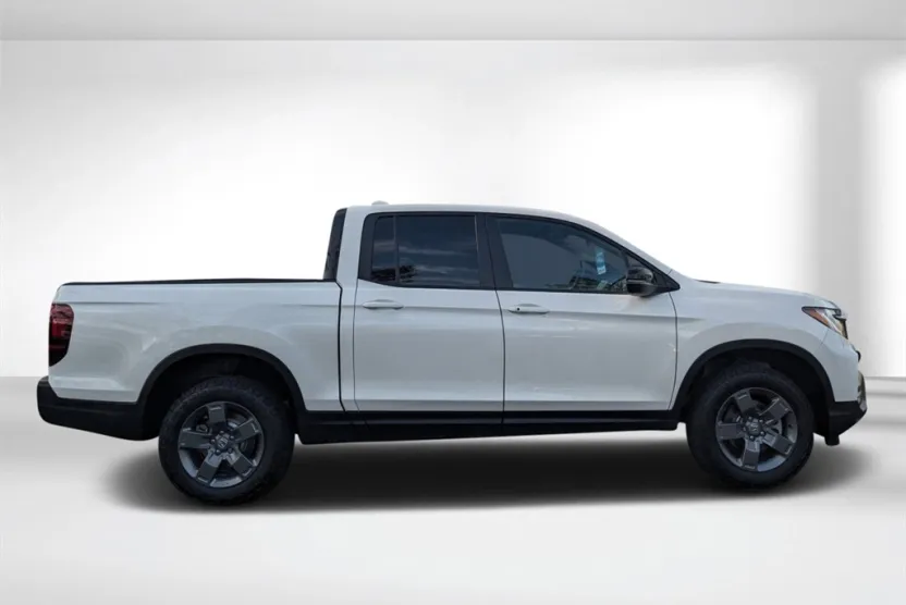2025 Honda Ridgeline TrailSport photo 1