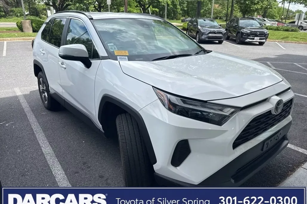 2023 Toyota RAV4 XLE photo 1