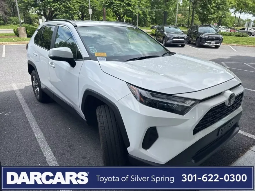 2023 Toyota RAV4 XLE photo 1