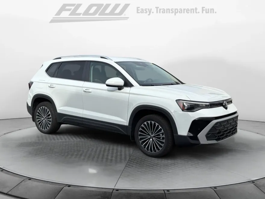 2025 Volkswagen Taos SE photo 1