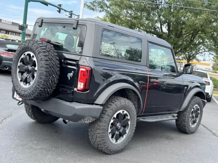 2023 Ford Bronco Outer Banks photo 1